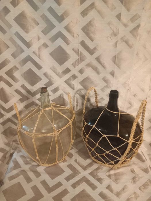 Garrafões de vidro, Antigos, cobertura corda  macramé, preço cada