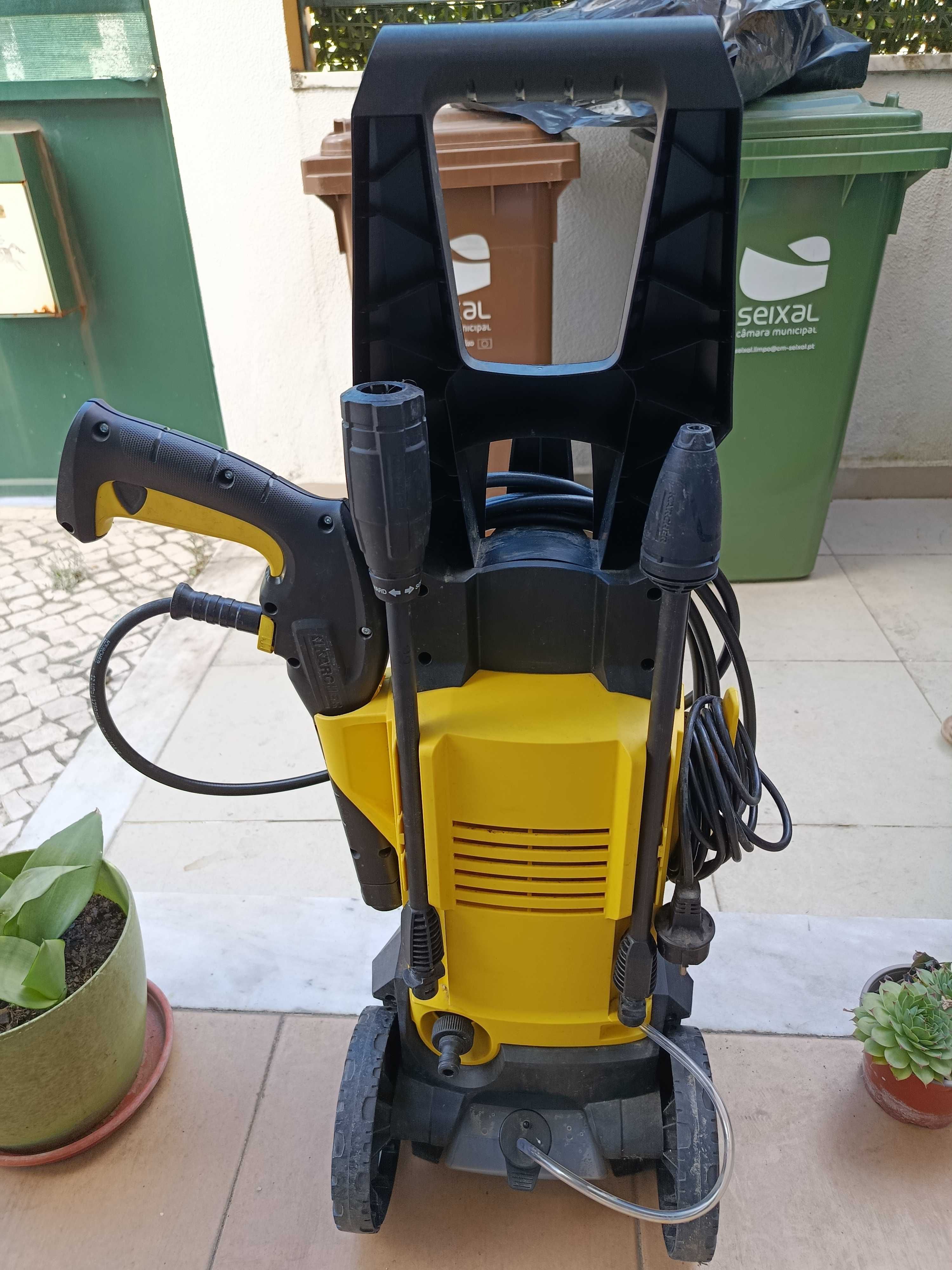 Máquina de pressão Karcher K3 como nova
