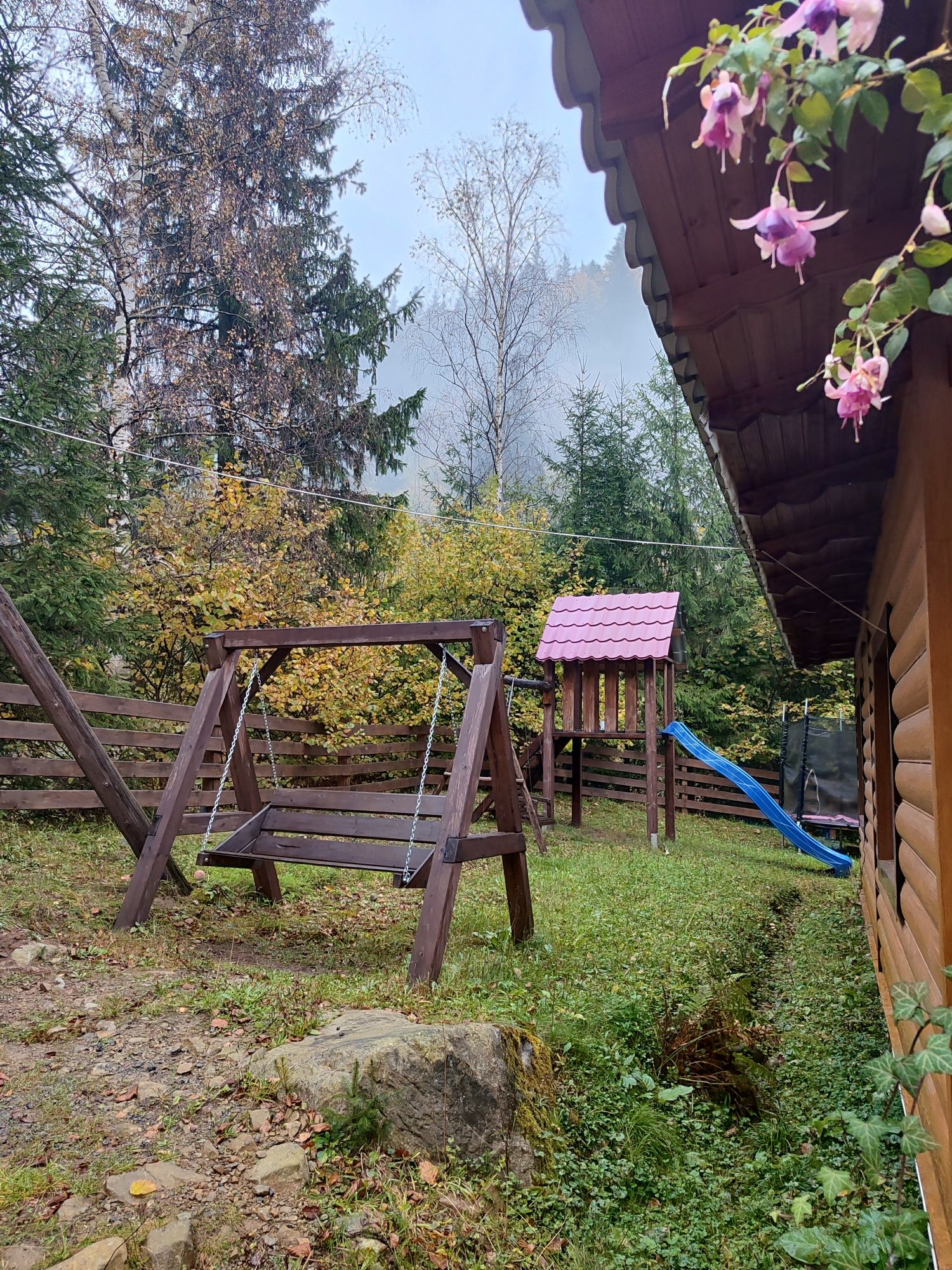 Відпочинок в Карпатах номер з окремим входом і кухнею .