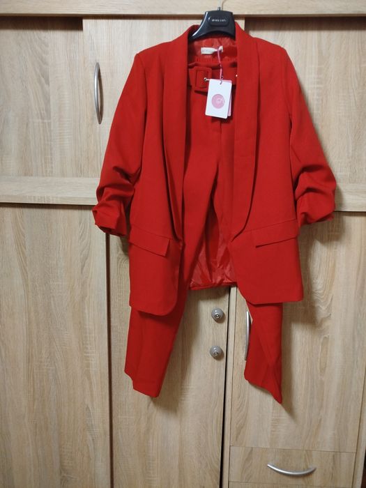 Garsonka żakiet+ spodnie komplet piękna czerwień L