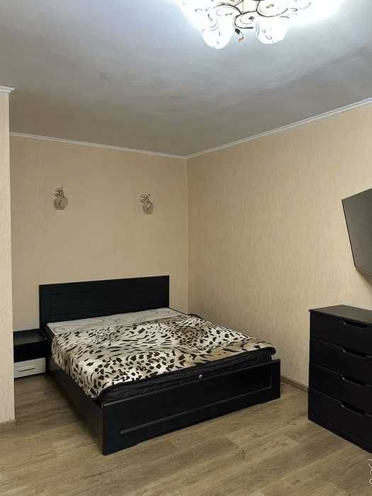 1 кімнатна квартира 8000 за все