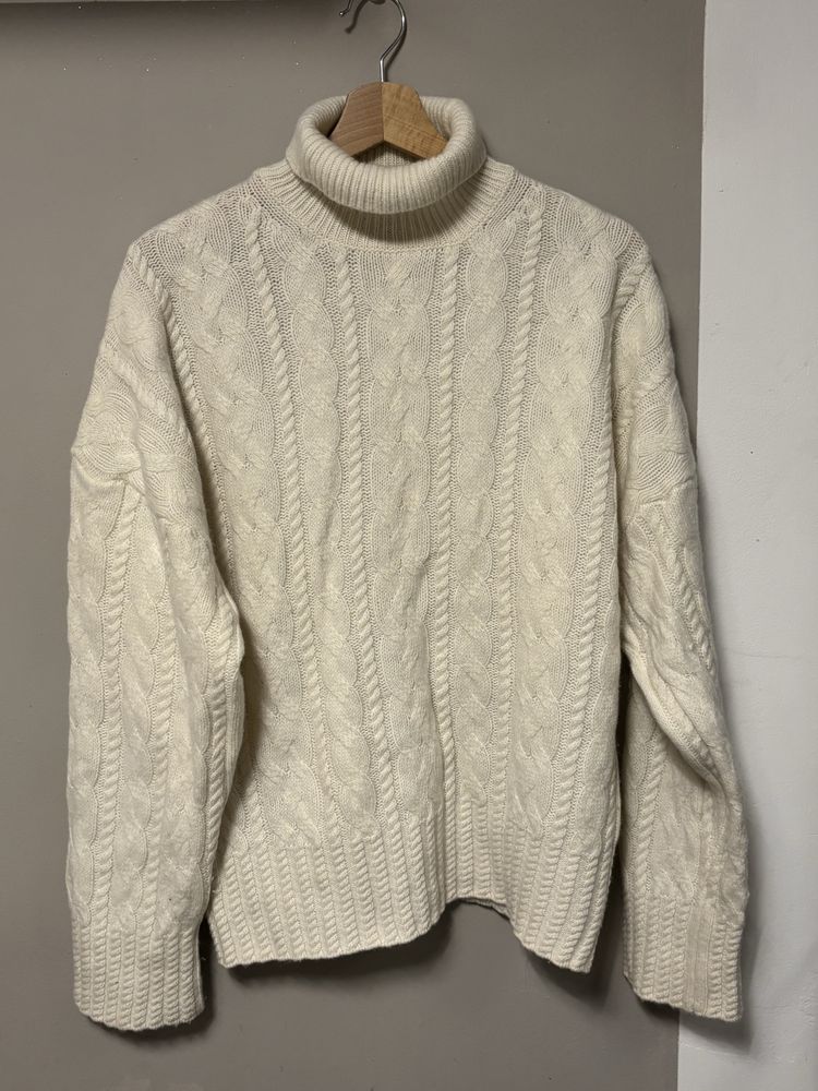 Piękny wełniany sweter warkoczowy splot Massimo Dutti