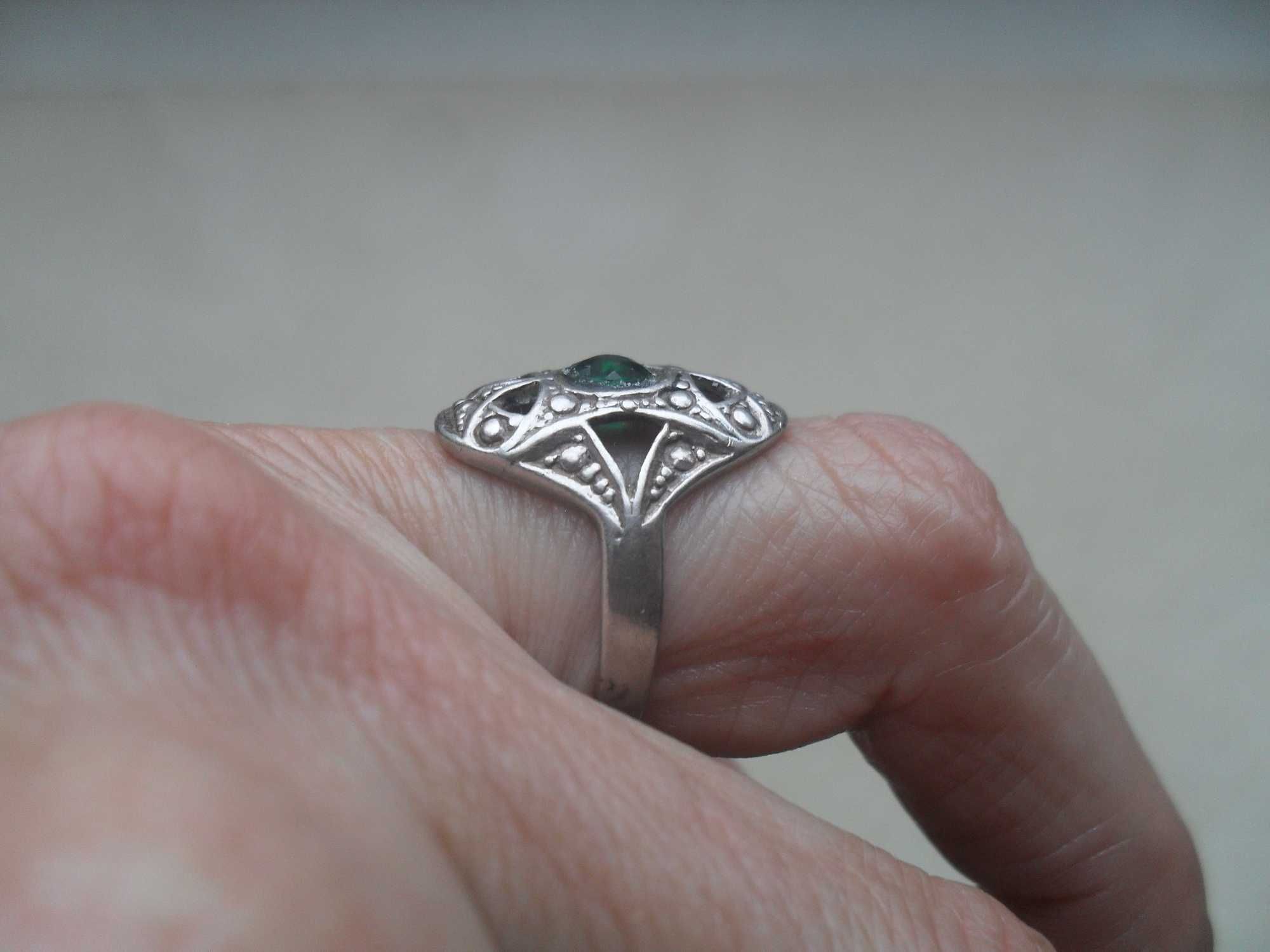 Stary srebrny pierścionek w secesyjnym stylu Cena ost