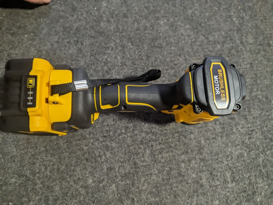 Гайковерт Dewalt DCF 922