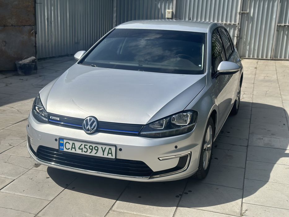 Продам VW е-гольф 2016
