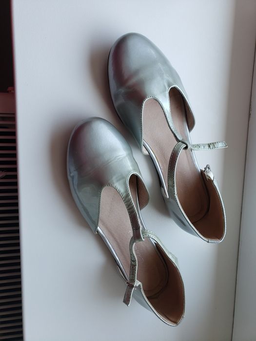 Туфельки для дівчинки