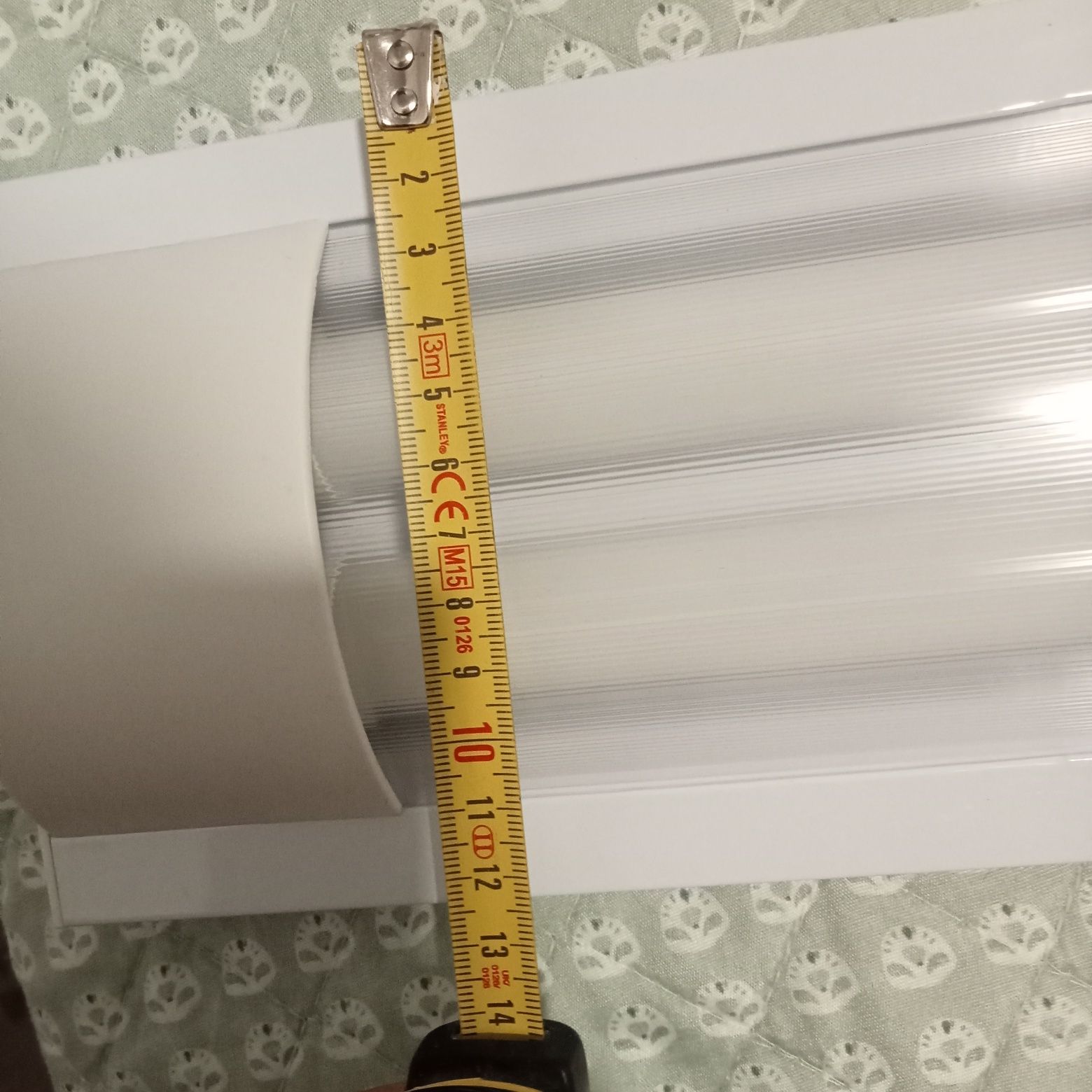 Vendo armadura  com lâmpada de cozinha