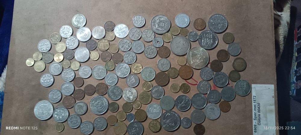 Moedas várias e diferentes