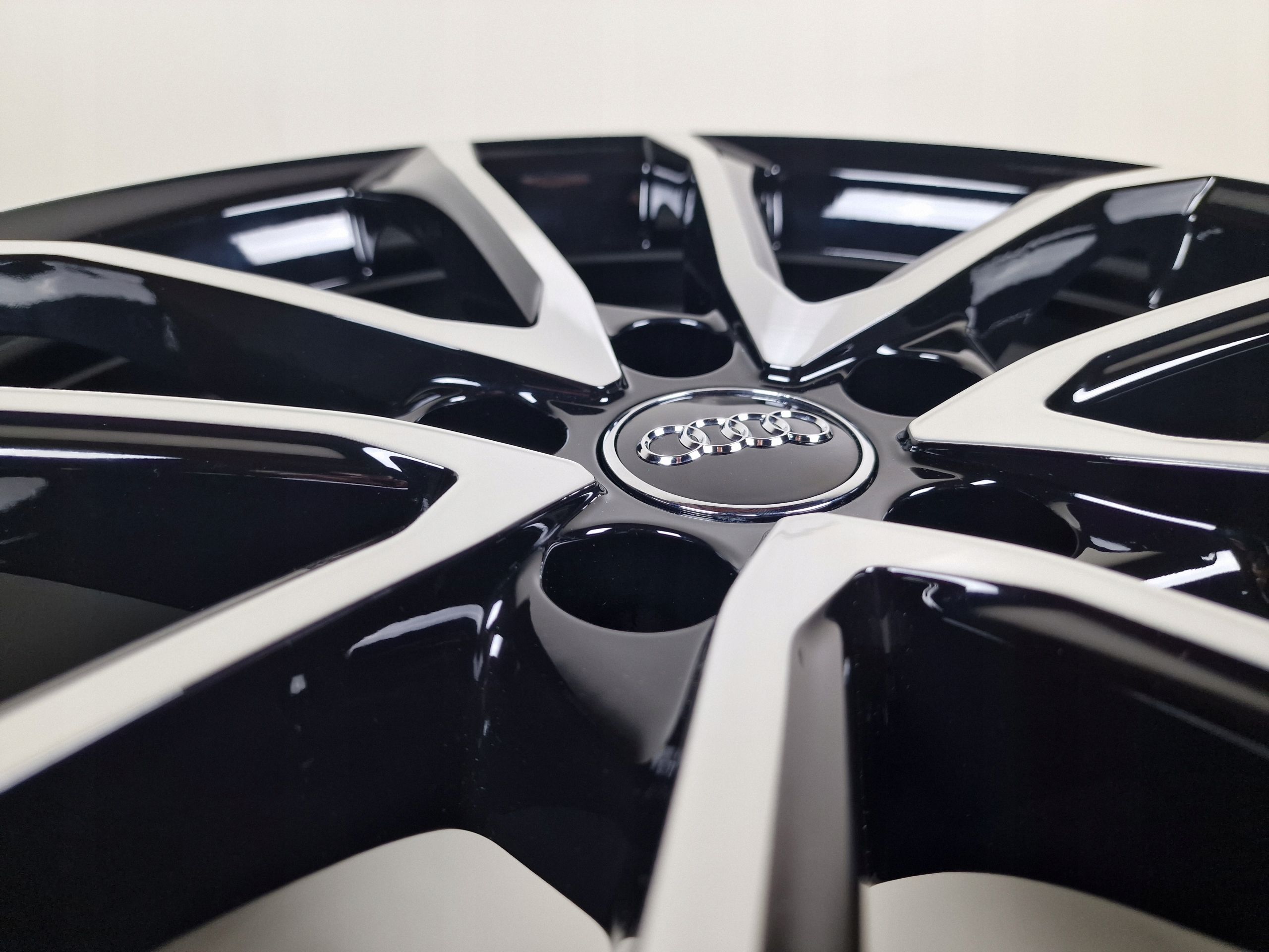 Oryginalne Felgi Audi 19 A3 A4 A6 A7 A8 Q3 Q5 TT