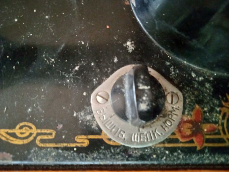 Продам швейну машинку