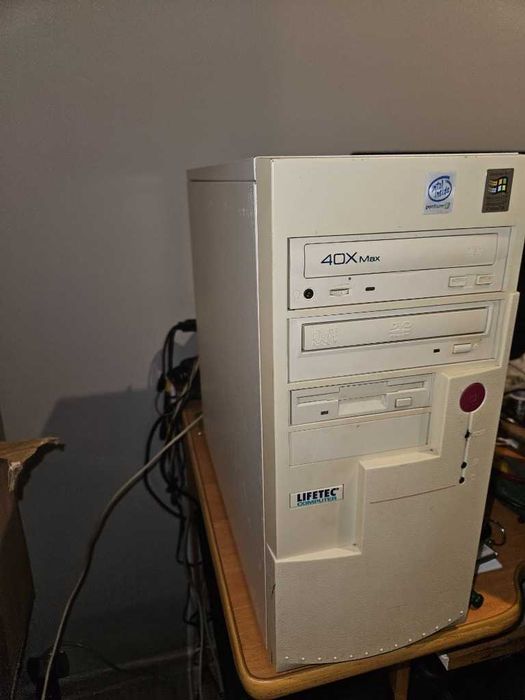 Komputer PC Pentium III 666MHz SDR 256mb, AGP HDD 10gb komplet SPRAWNY