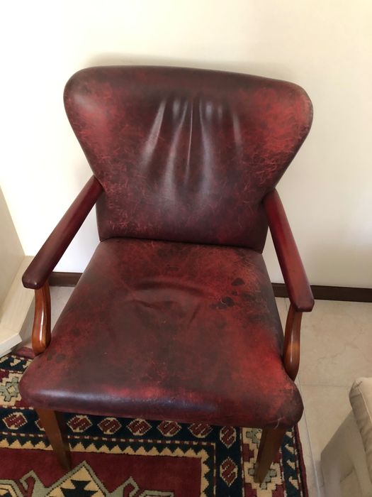 Cadeira em pele sintética