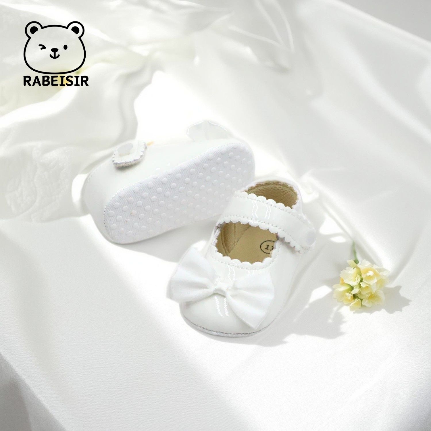 Śliczne buciki do chrztu lub różne okazje 10,5 cm . Buciki śmietankowe