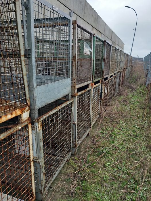 Pojemnik metalowe siatkowane