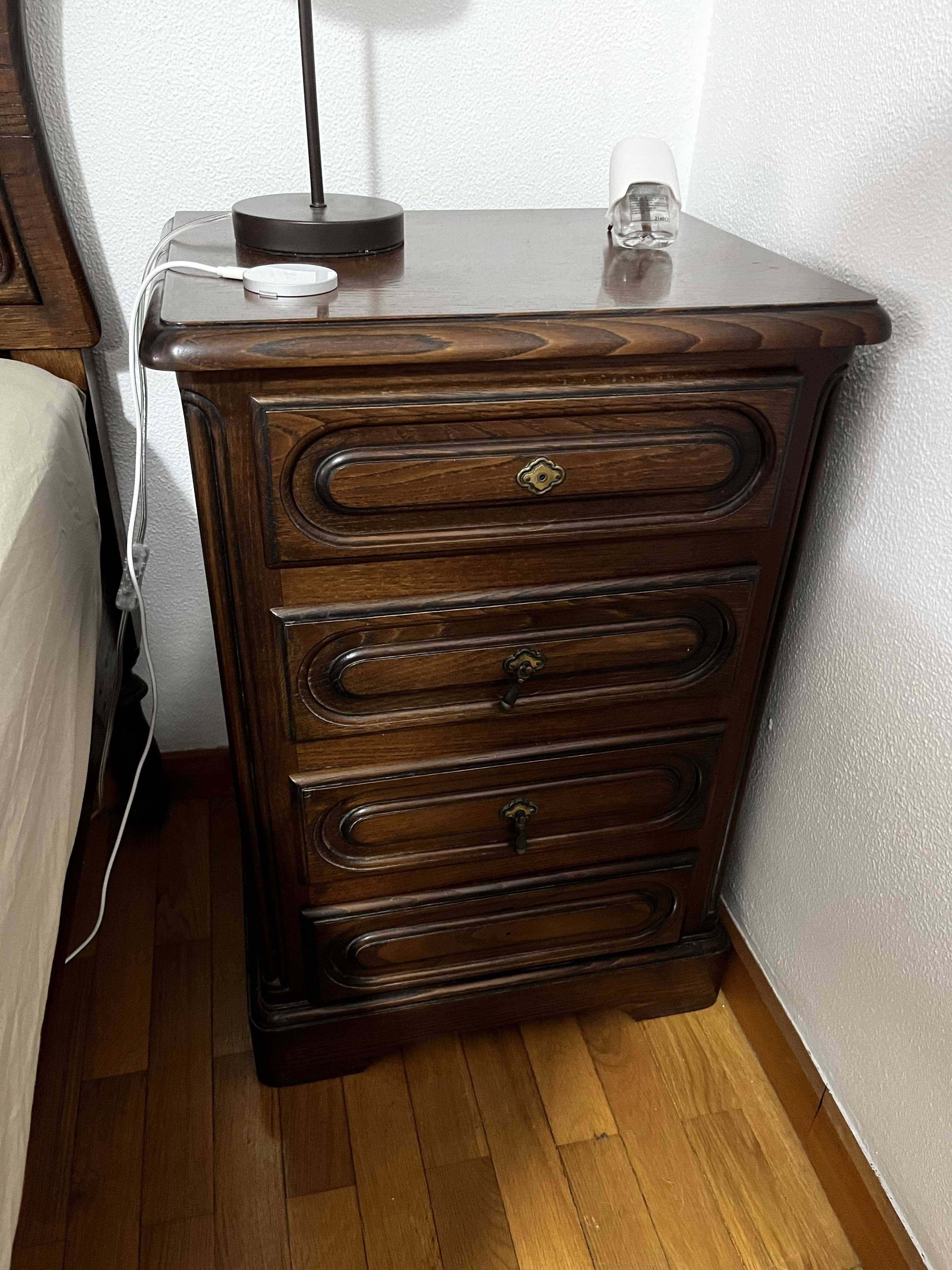 Roupeiro de quarto colonial