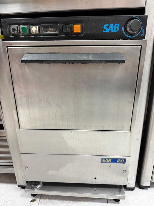 Máquina de Lavar Copos Profissional SAB R8 – em inox, funcional