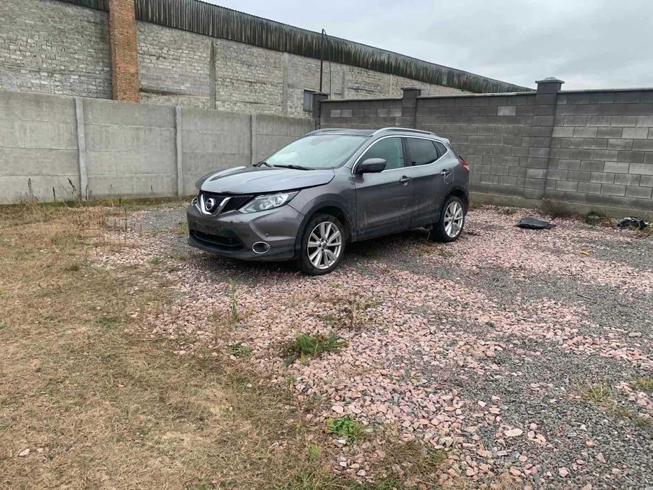 Nissan Qashqai J11 після дтп заводиться та їде