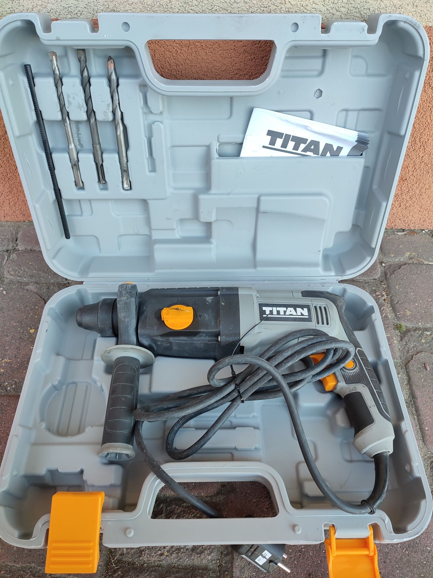 Młotowiertarka titan ttb872sds