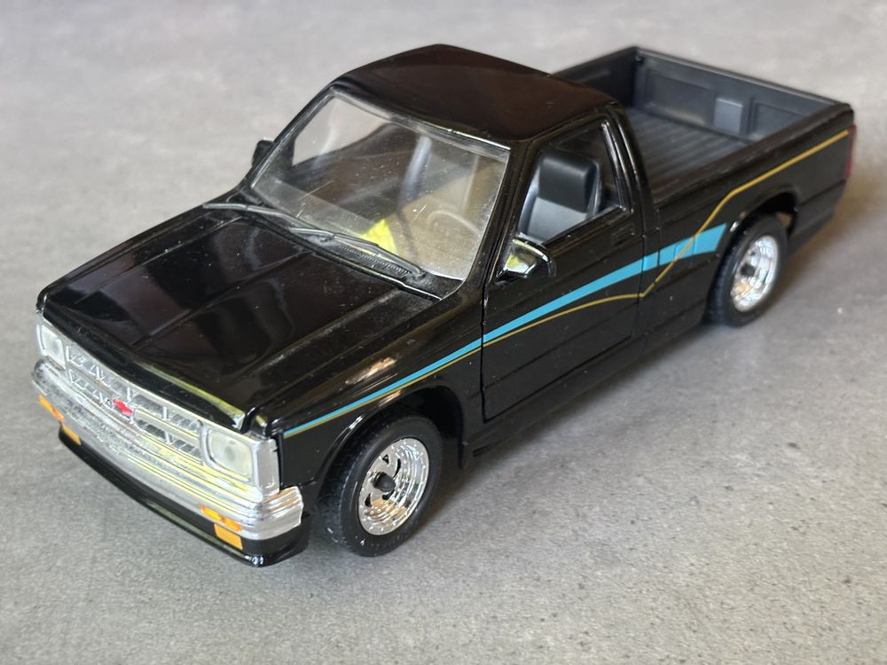Model Revell skala 1/24 Chevrolet S-10 pickup