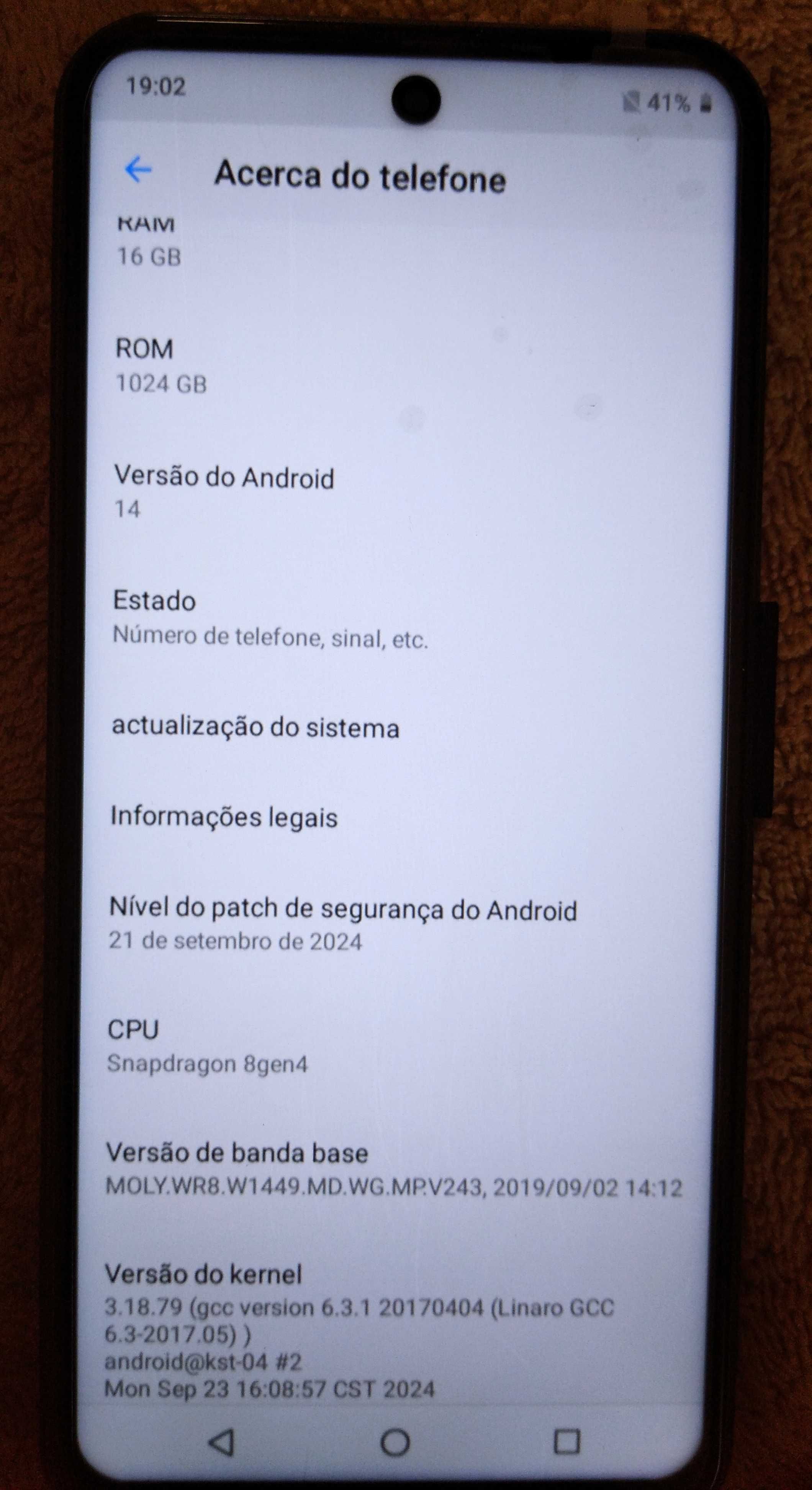 Telemóvel android 14 rigorosamente novo