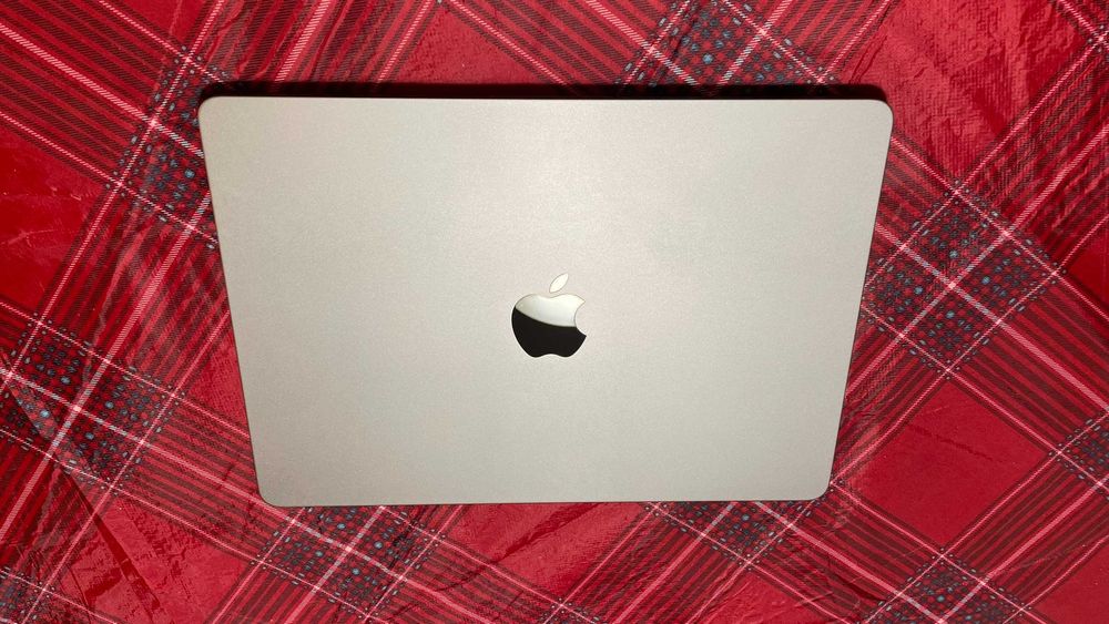 MacBook Air 13", M3, 16 GB RAM, 1024 GB SSD e acessórios + Apple care