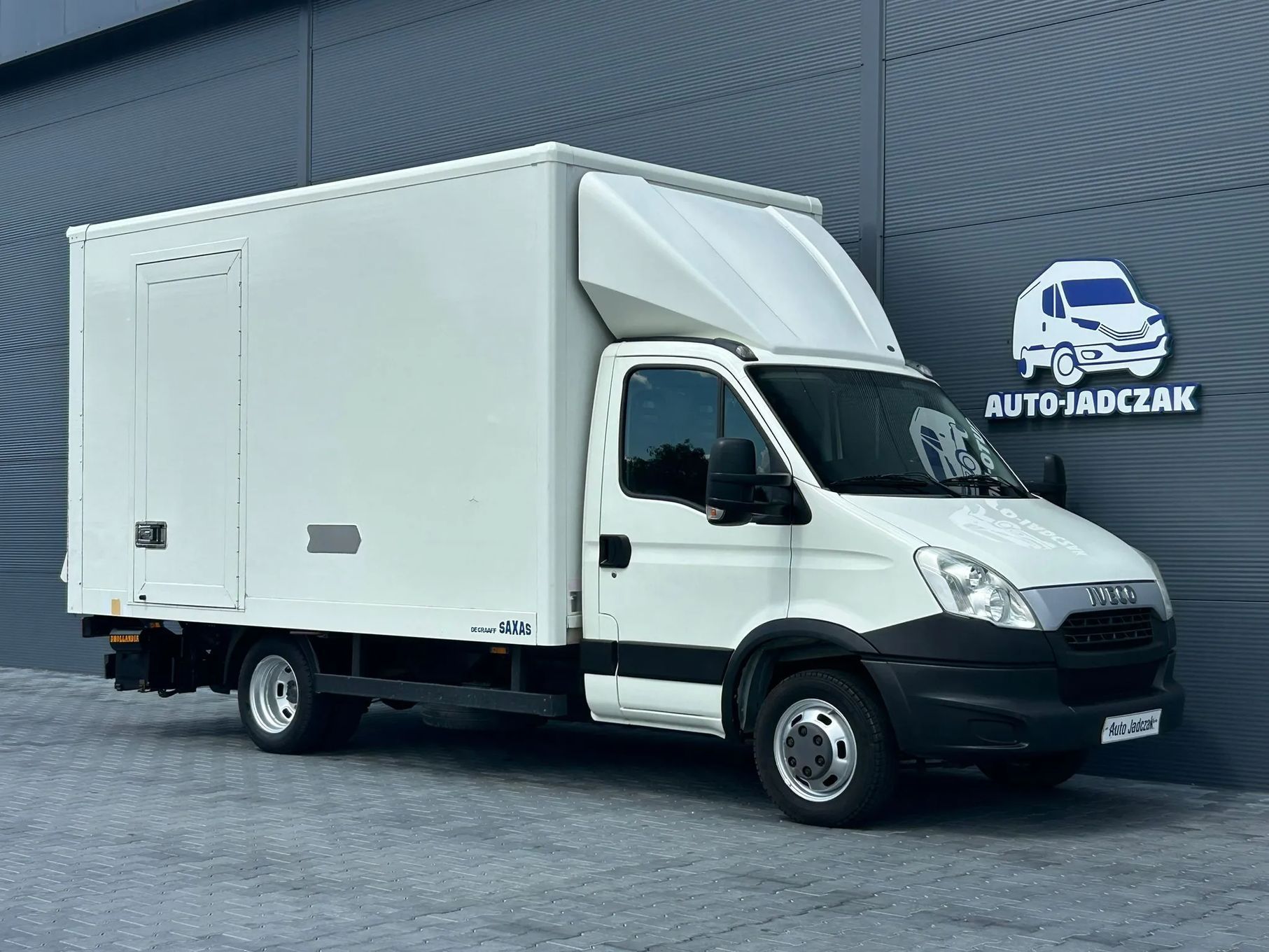 Iveco Daily 40C15 35C15 3.0 HPI Kontener 8 palet + winda 750kg + drzwi boczne **KLIMA**Sprowadzony**2014R**Niski Przebieg**  DMC 3,5t. Prawo jazdy kat. B