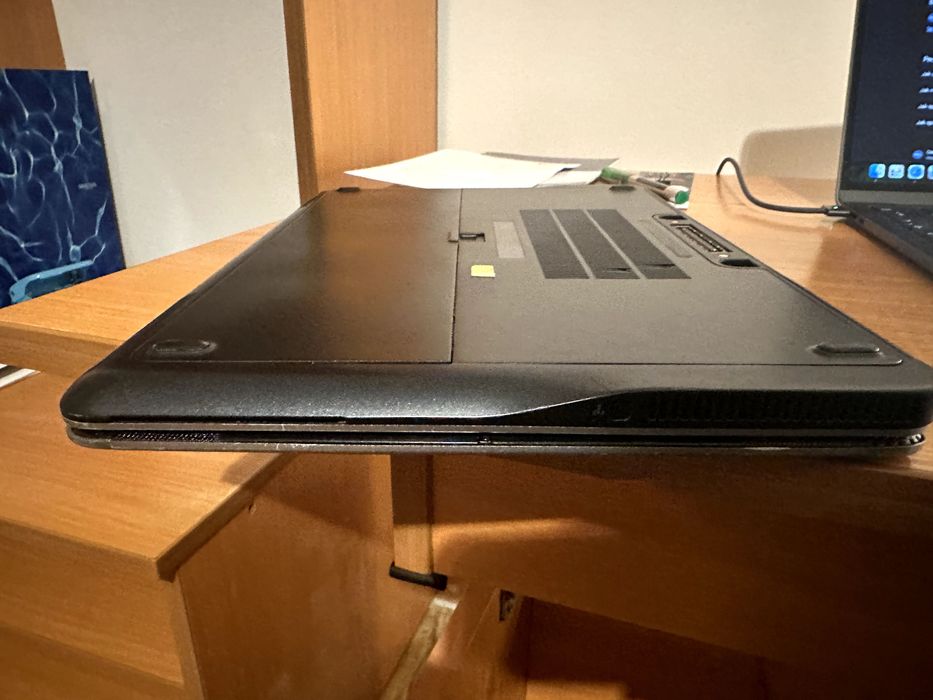 Dell Latitude E7240 intel i7 RAM 8 GB SSD Samsung  500GB windows 10