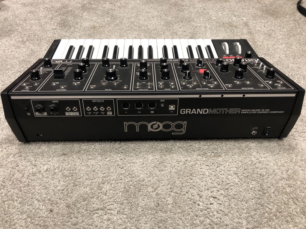 Moog Grandmother DARK + SR Case