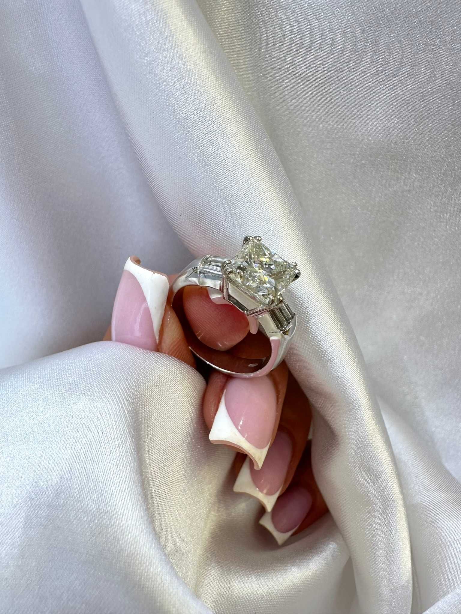 Pierścionek z diamentami naturalnymi 3.50  CT