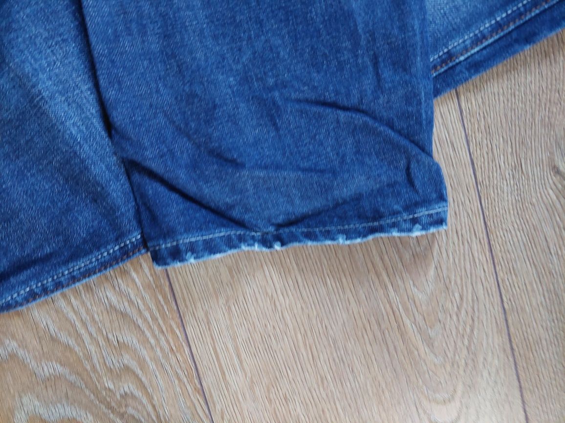 Spodnie męskie jeansowe Cropp 30/32 z przetarciami