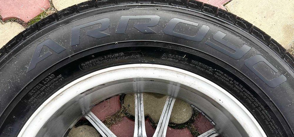 Продам комплект дисків R17 із всесезонною гумою .