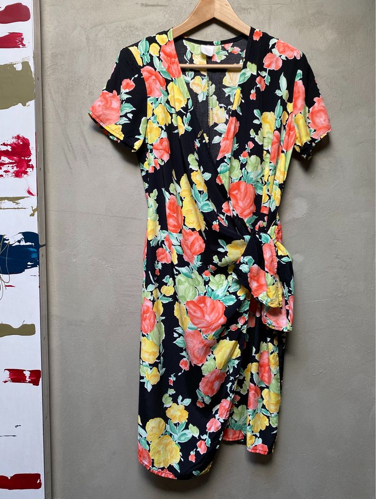 Piękna kobieca sukienka w kwiaty vintage retro prl kopertowa