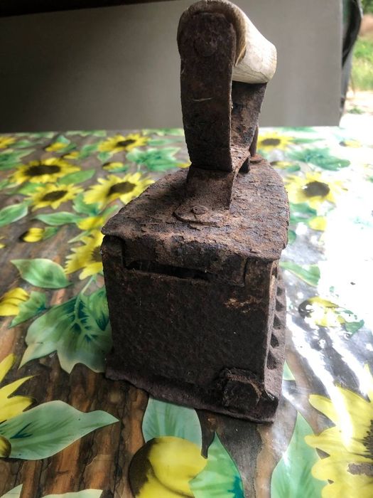 Продам старинный утюг