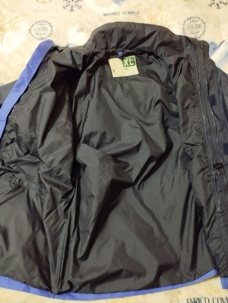 Куртка вітрова,нейлон,чоловіча,розмір XL на 52-54розмір