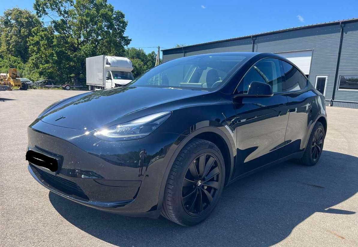 Tesla model y 2023 long range dual motor