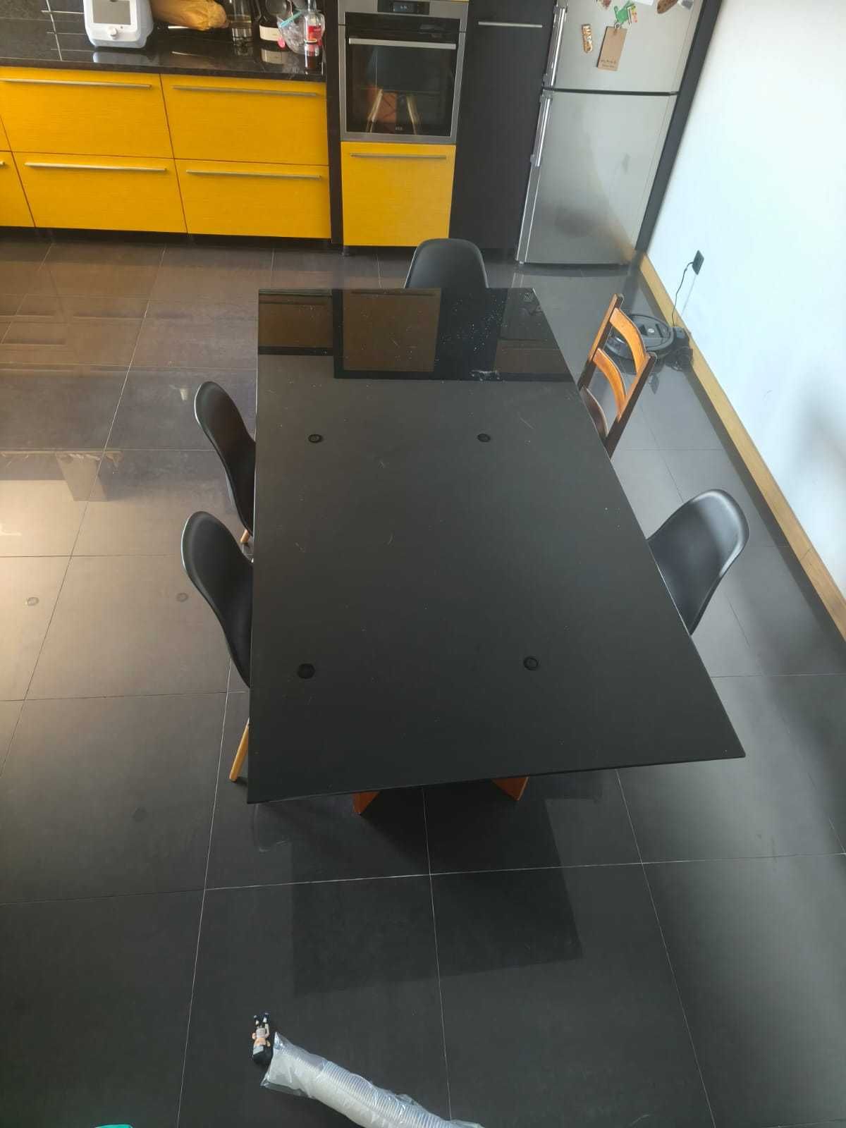 Mesa de cozinha  com 4 cadeiras