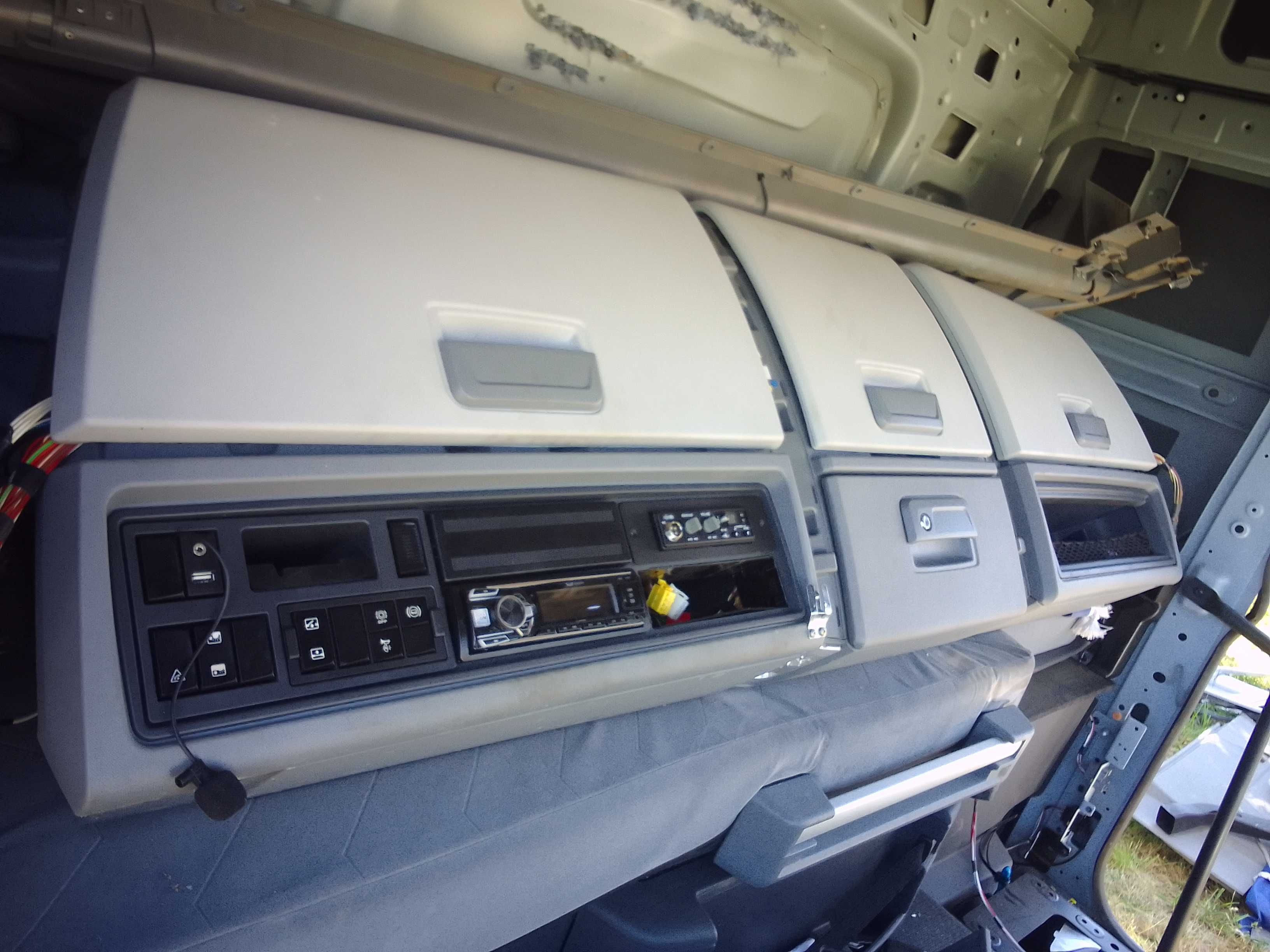 Półka górna/konsola/schowek górny renault gama t+ radio+cb komplet
