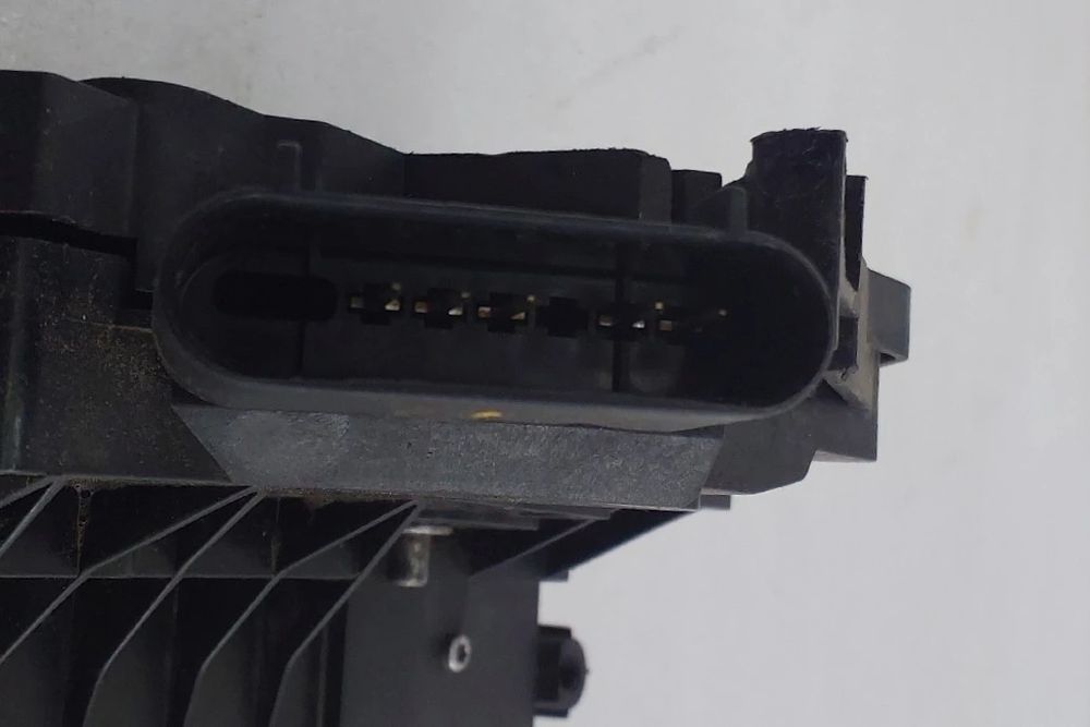 Fechadura / fecho porta frente esquerdo FORD Fiesta VI (CB1, CCN)