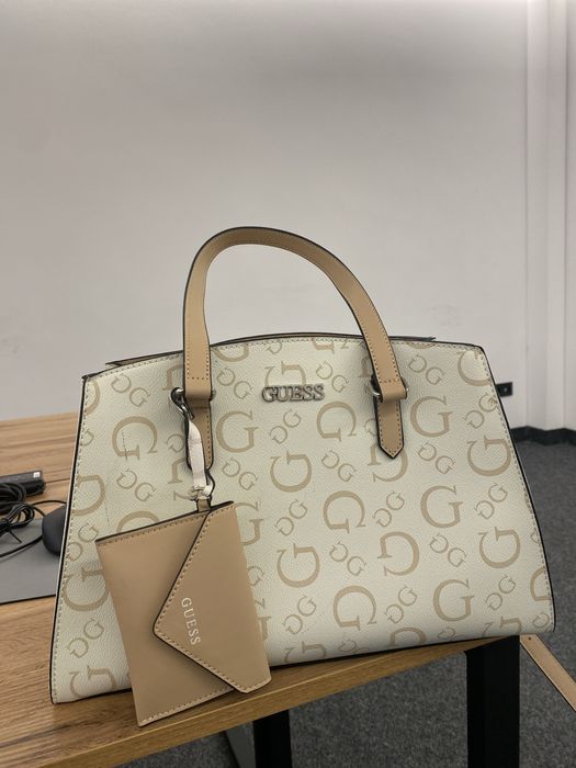 Продам сумку Guess