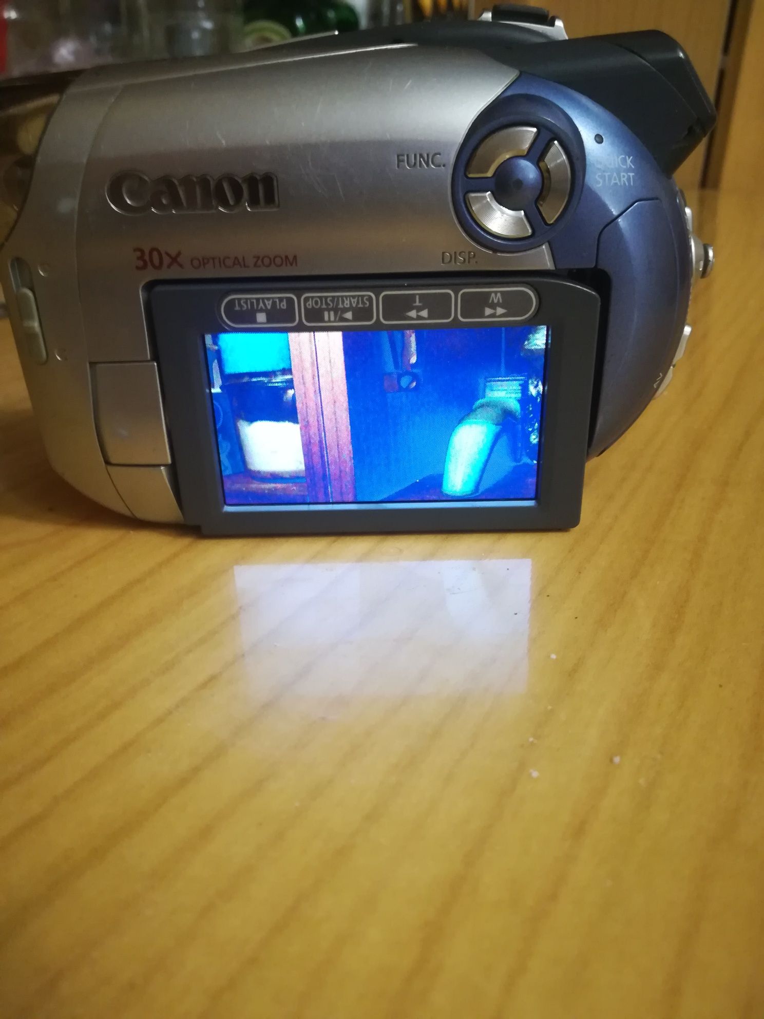Видеокамера б.у. Canon DC 201