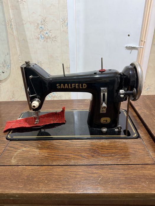 Швейна машинка SAALFELD від Knoch вінтаж