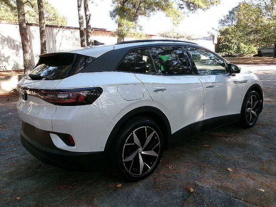 Volkswagen ID.4      2023