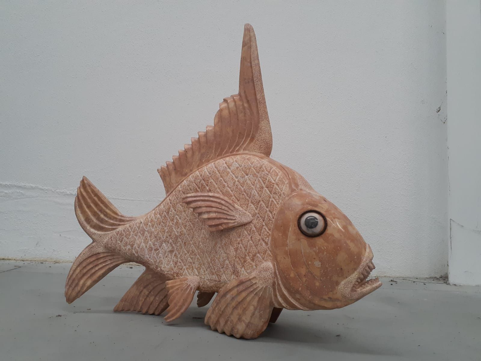 Peixe decorativo em pedra natural