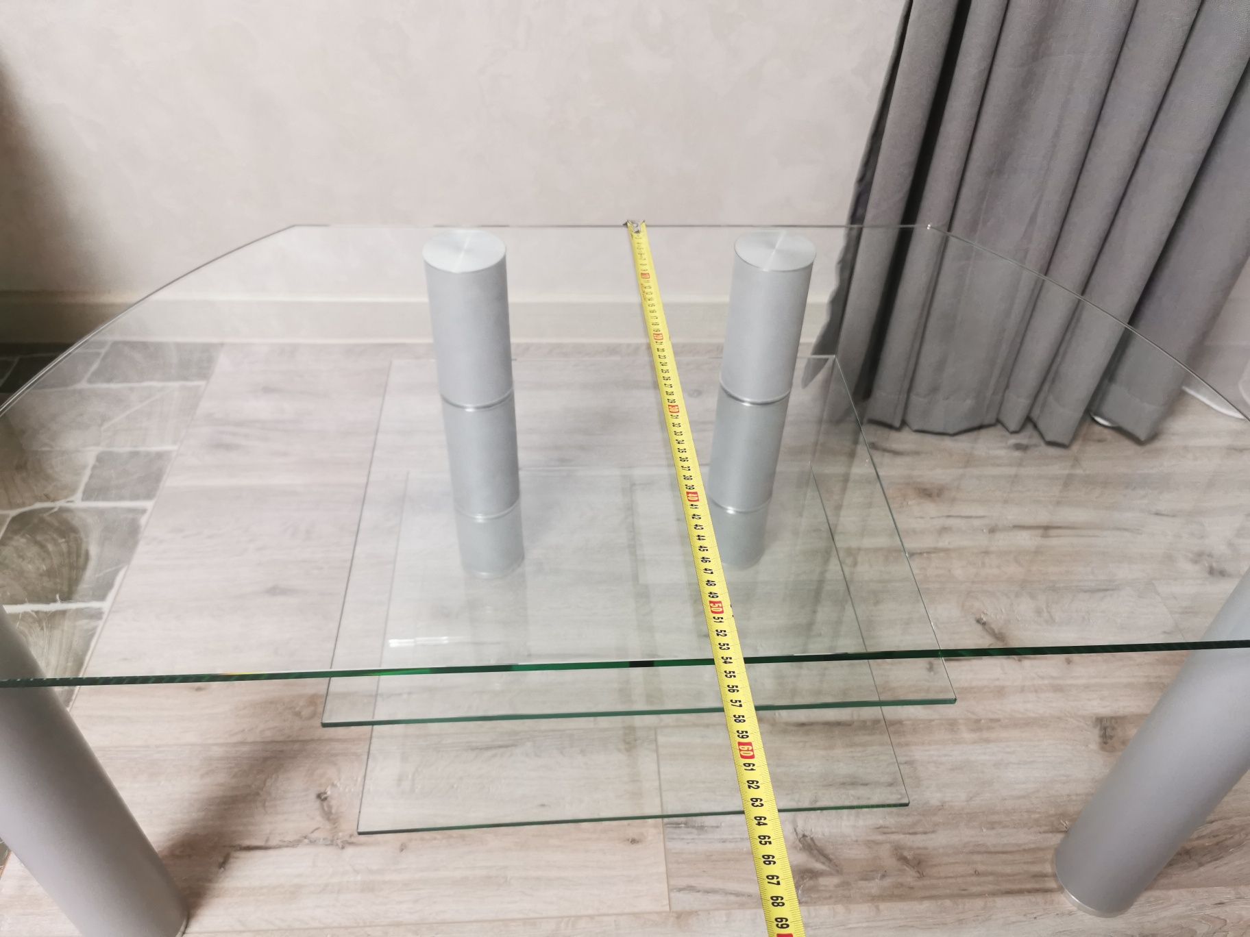 Продам скляний столик під телевізор 100х54х44