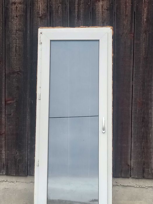 Sprzedam drzwi balkonowe białe PCV 74x204