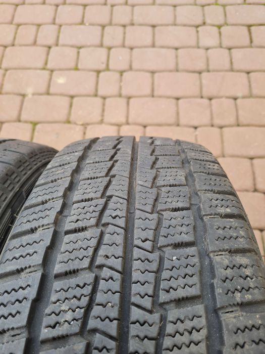 Opony Hankook Winter RW06  215/60/17 C 109/107T  7mm