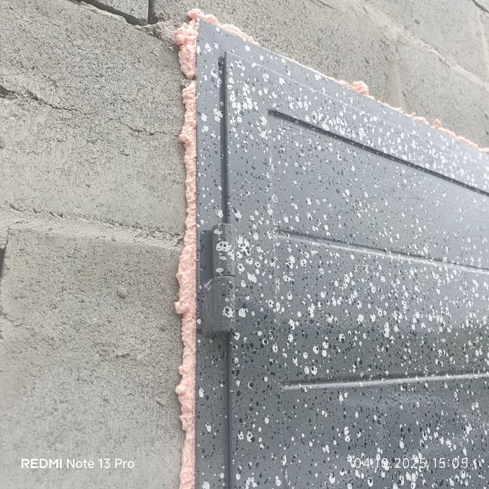 Двері вхідні  в будинок з металу