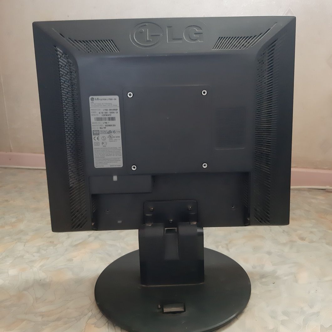 Монитор LG Flatron L1750S