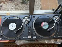 2 gira discos Sherwood PM9800 em bom estado.