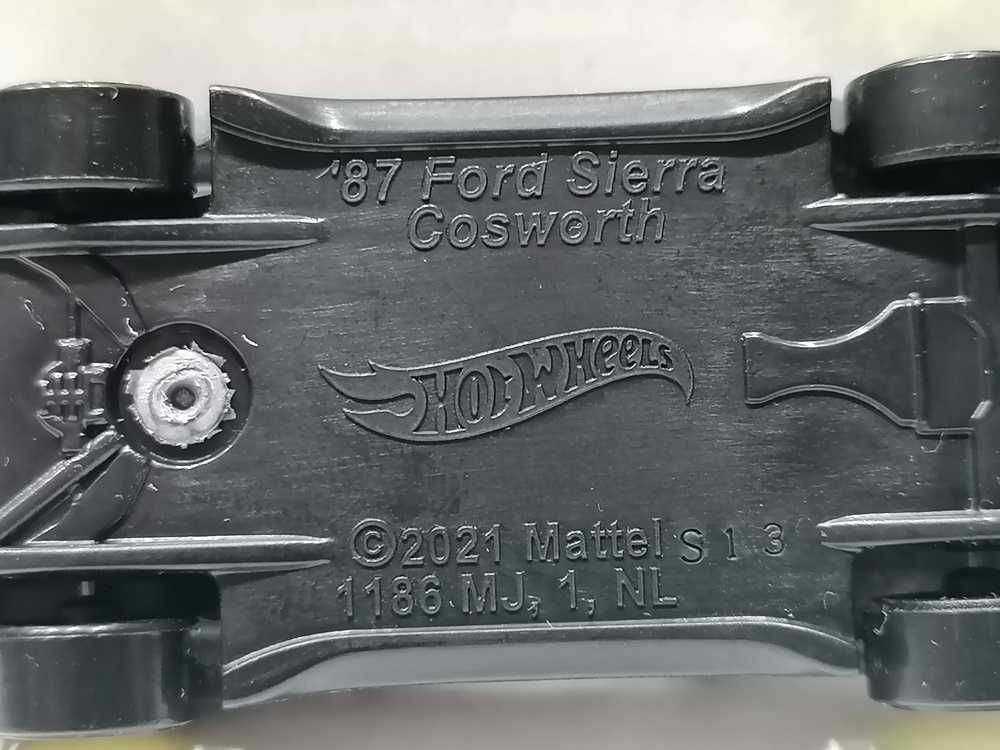Hot Wheels 87 Ford Sierra Coswort